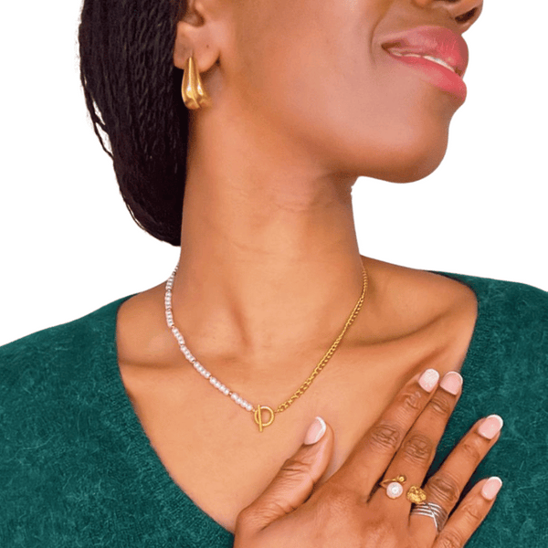 Gabrielle I Collier en acier inoxydable et imitation perles d’eau douces