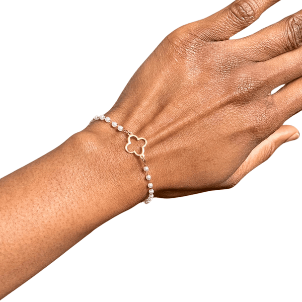 Léa I Bracelet en acier inoxydable et imitations de perles d’eau douce